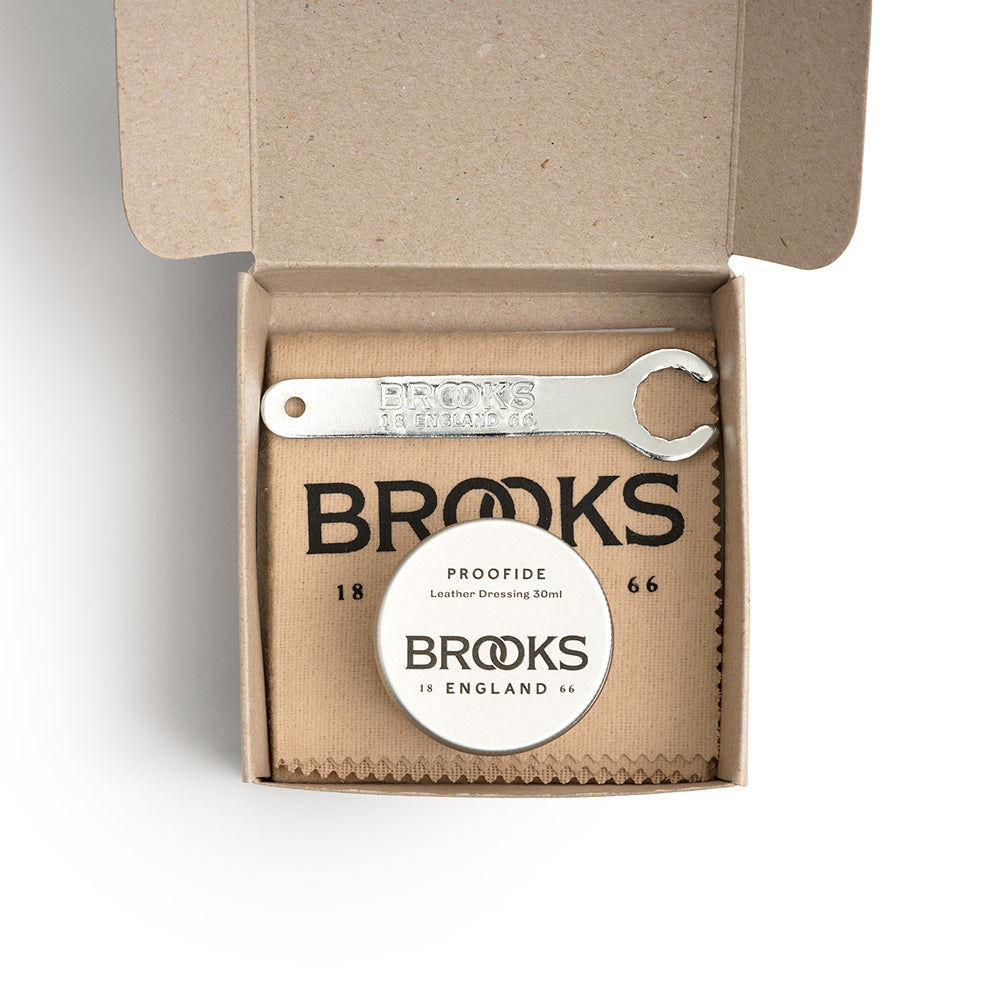 AMA0100000_AMA0100000XXXX_Brooks-England_4_leather-saddle-care-kit-maintenance-accessories_detail.jpg