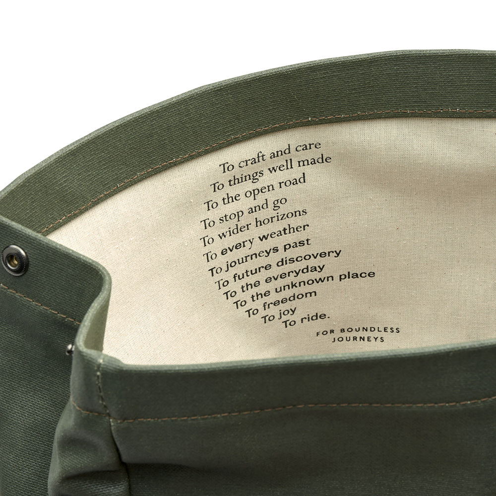BB04300A07232_PICKWIC007232_Brooks-England_8_pickwick-cotton-canvas-26L-sage-green-backpacks_detail1.jpg