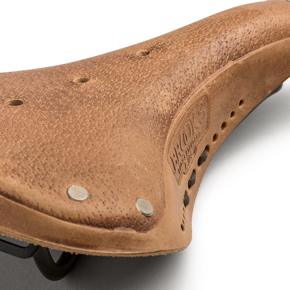 B211DPLA07210_B211DPLA07210_Brooks-England_6_B17-softened-short-dark-tan-leather-saddle_detail1.jpg