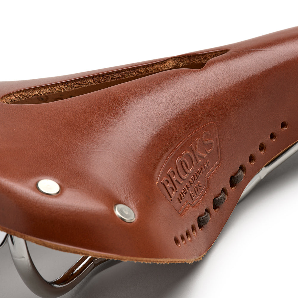 B211DILA17203_B211DILA17203_Brooks-England_6_B17-carved-short-honey-leather-saddle_detail1.jpg