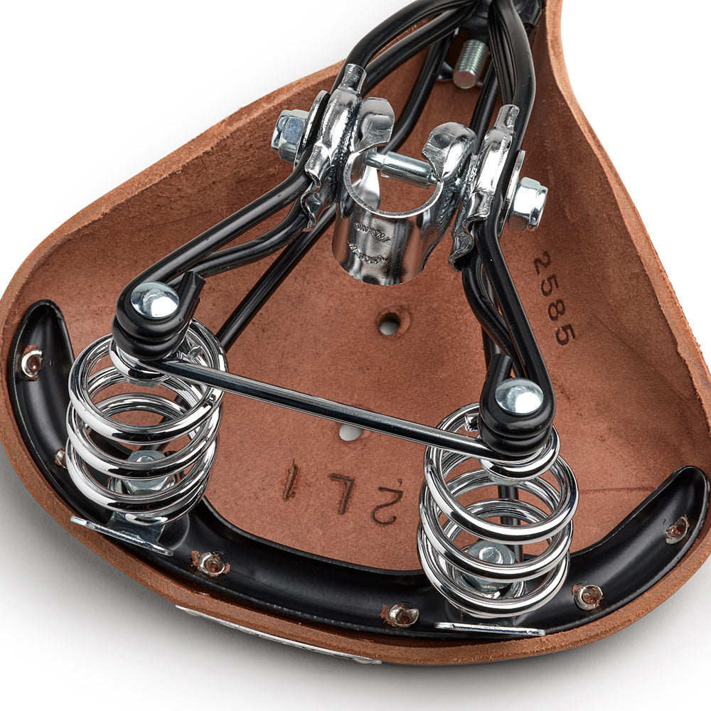 B281DS0A07205_B281DS0A07205_Brooks-England_7_b66-short-a-brown-leather-saddle_detail2.jpg