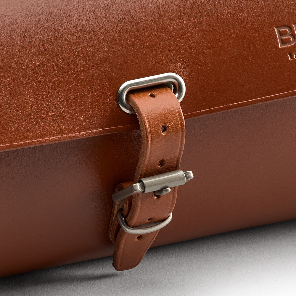 B743700A17203_CHALLE0017203_Brooks-England_4_challenge-1,5L-honey-bike-bags_detail1.jpg
