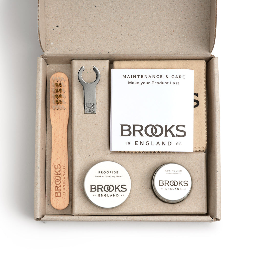AMA0200A00_AMA0200A00XXXX_Brooks-England_4_premium-leather-saddle-care-kit-maintenance-accessories_detail.jpg