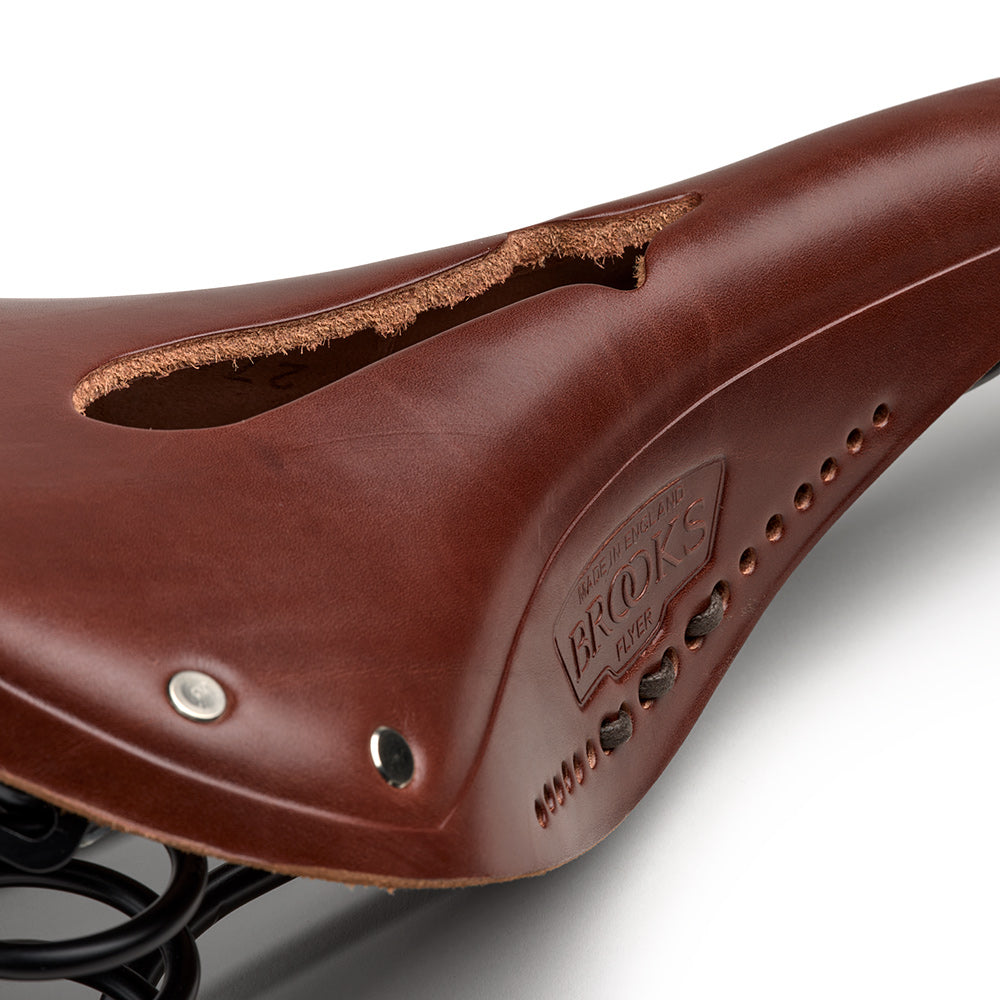 B396HILA07205_B396HILA07205_Brooks-England_6_flyer-carved-a-brown-leather-saddle_detail1.jpg