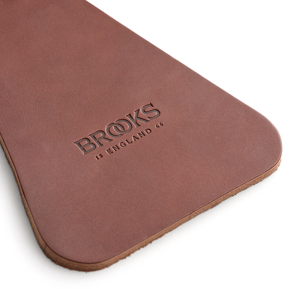 BMF1000A37205_BMF1000A37205_Brooks-England_2_mud-flap-a-brown-accessories_detail.jpg