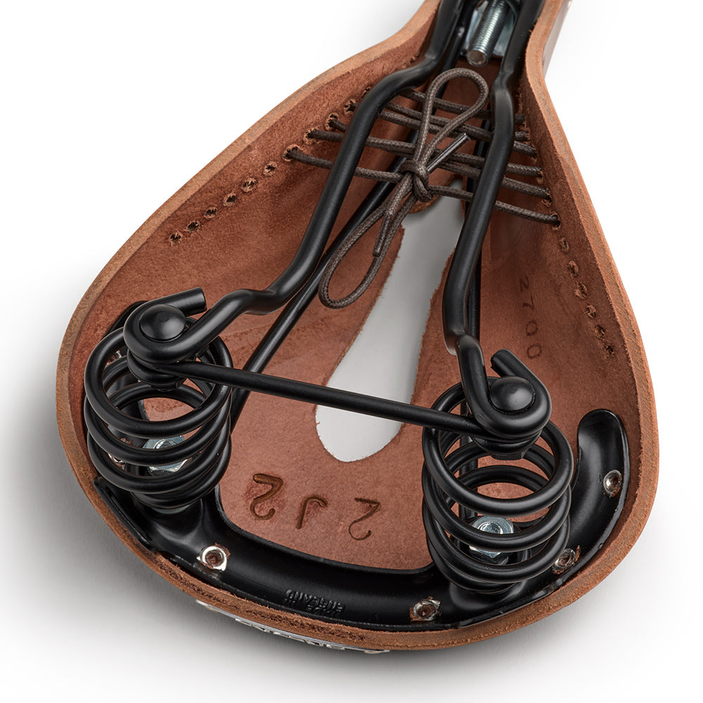 B396HILA07205_B396HILA07205_Brooks-England_7_flyer-carved-a-brown-leather-saddle_detail2.jpg