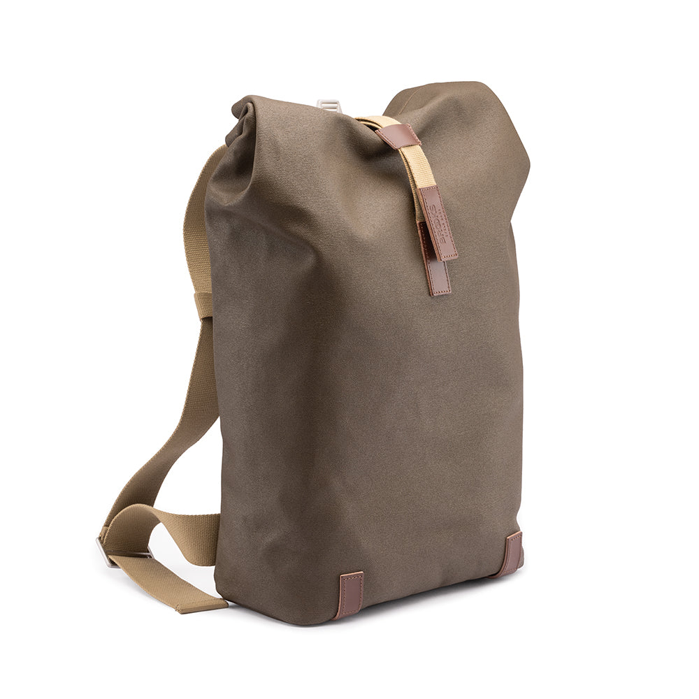 BB04300A07213_PICKWIC007213_Brooks-England_5_pickwick-cotton-canvas-26L-moss-backpacks_3-4.jpg