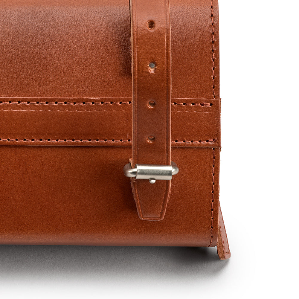 B276700A17203_DSHAPE0007203_Brooks-England_5_d-shaped-1L-honey-bike-bags_detail1.jpg