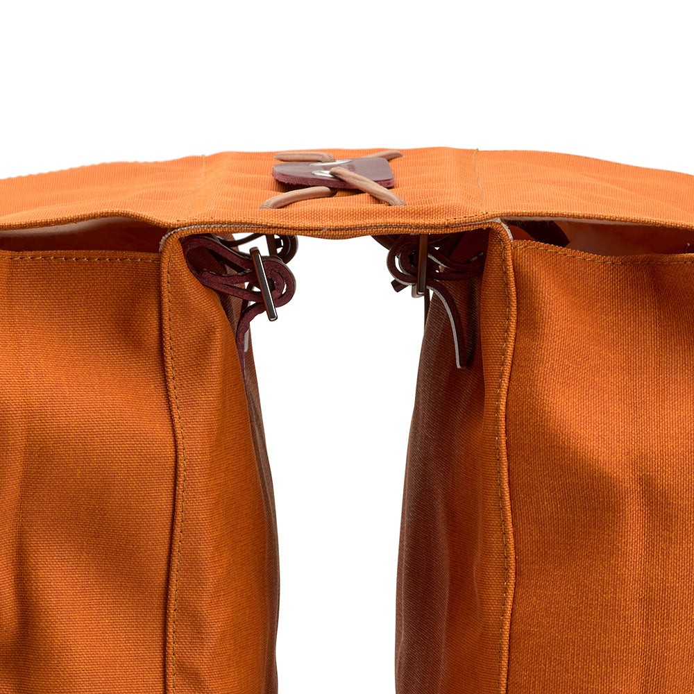 BB00100A07249_BRICKLA007249_Brooks-England_5_bricklane-panniers-goose-beak-bike-bags_detail1.jpg