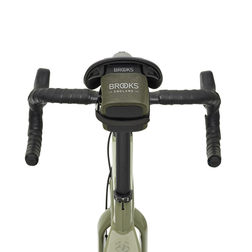BSB01PLA00401_BSB01PLA00401_Brooks-England_6_saddle-pocket-bag-mud-green-scape-bike-bags-set-up_front.jpg