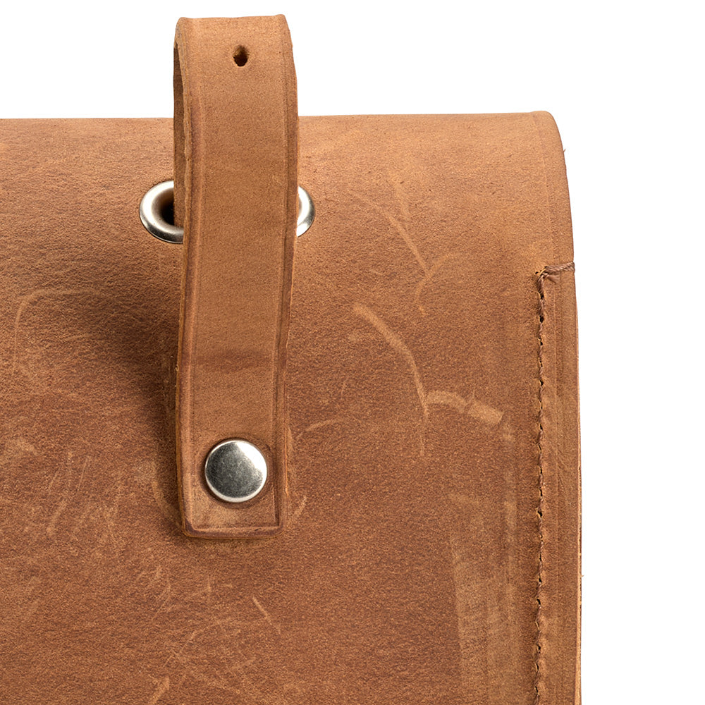 B743700A17210_CHALLE0017210_Brooks-England_5_challenge-1,5L-dark-tan-bike-bags_detail3.jpg