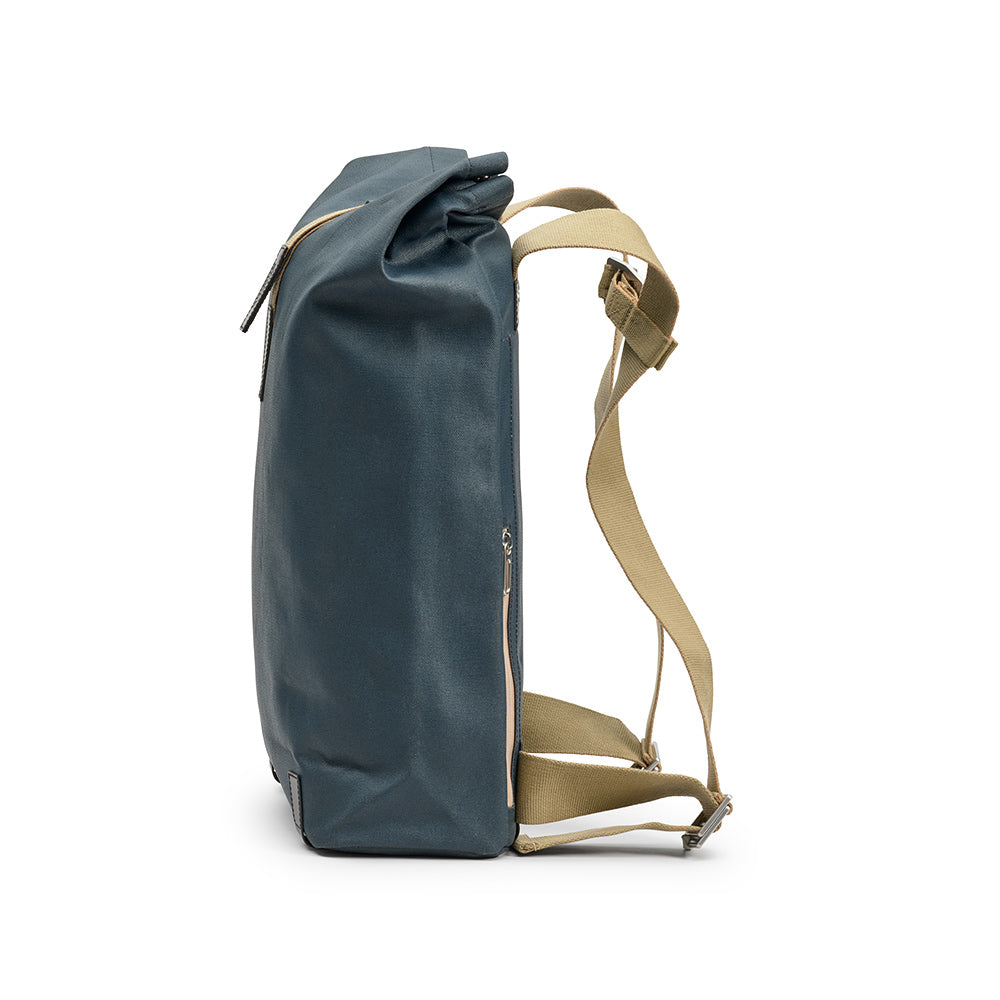 BB04300A07267_PICKWIC007267_Brooks-England_4_pickwick-cotton-canvas-26L-dark-blue-backpacks-left_side.jpg