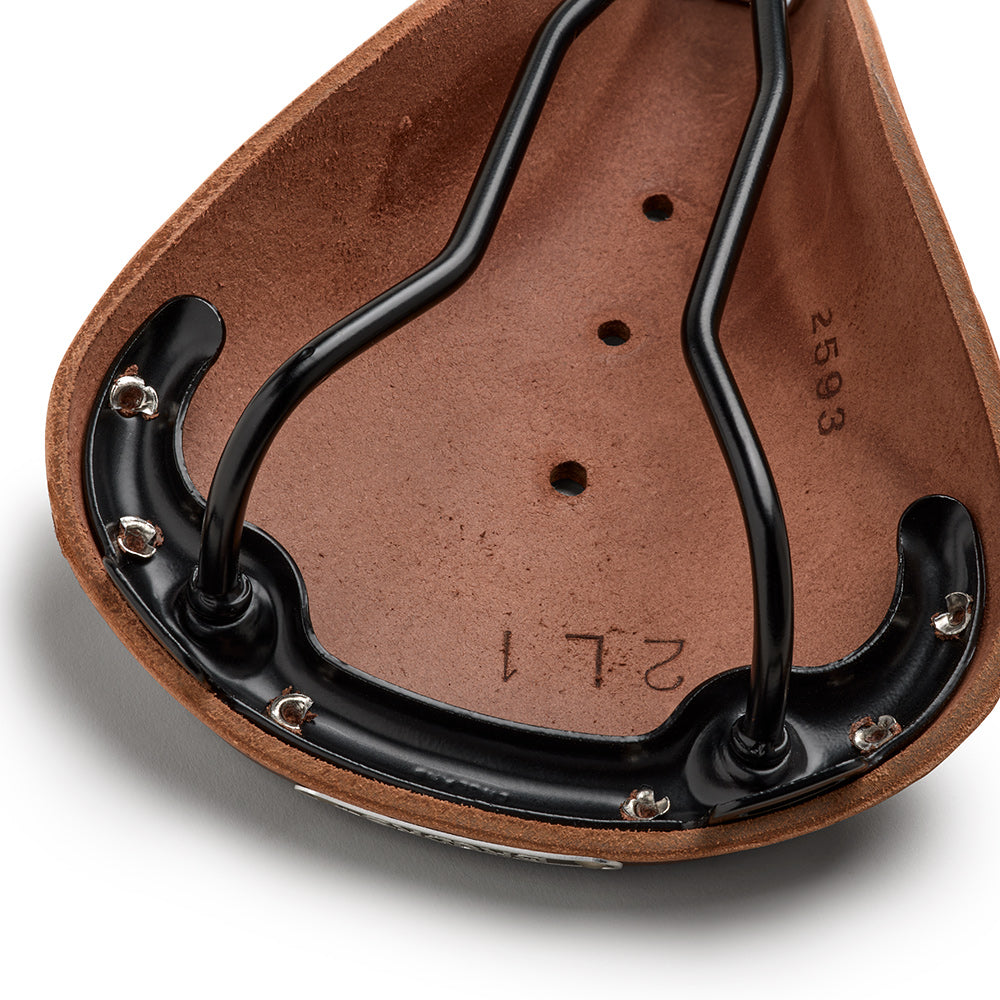 B211000A07205_B211000A07205_Brooks-England_7_B17-a-brown-leather-saddle_detail2.jpg