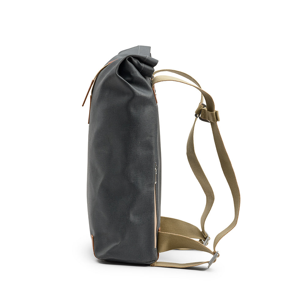 BB04300A07266_PICKWIC007266_Brooks-England_4_pickwick-cotton-canvas-26L-grey-backpacks-left_side.jpg