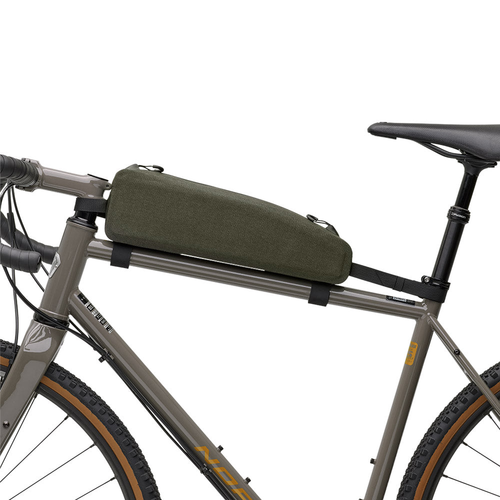 BTT02PLA00401_BTT02PLA00401_Brooks-England_4_top-tube-bag-long-mud-green-scape-bike-bags-set-up-left_side.jpg