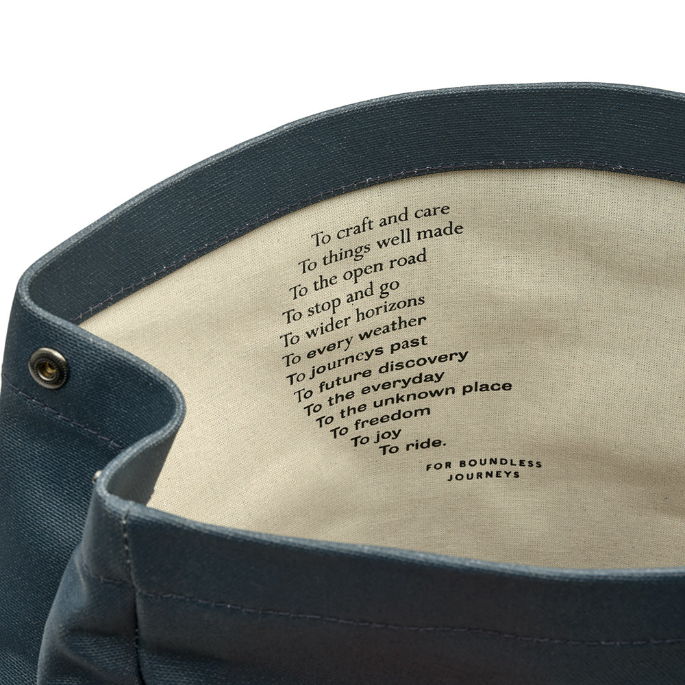 BB04300A07267_PICKWIC007267_Brooks-England_8_pickwick-cotton-canvas-26L-dark-blue-backpacks_detail1.jpg