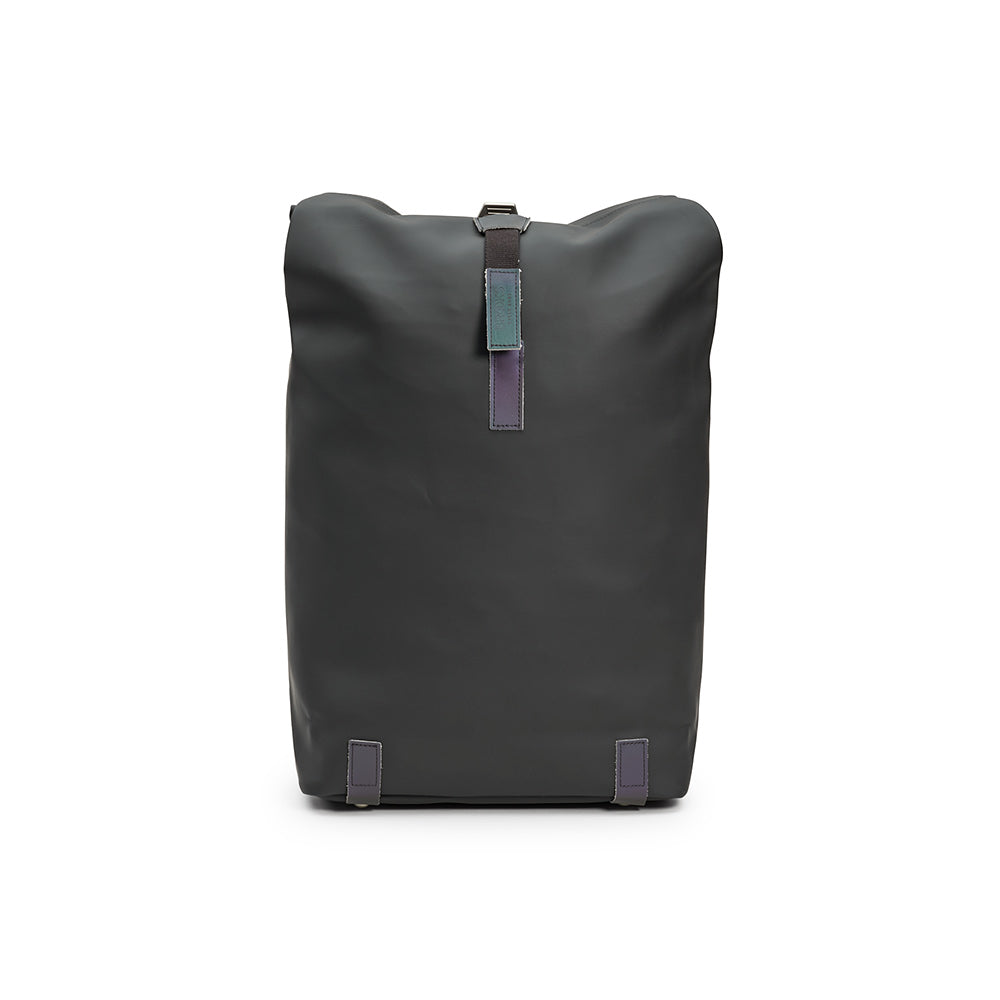 BB04300B87200_PICKWIC057200_Brooks-England_1_pickwick-coated-remade-26L-black-backpacks_front.jpg