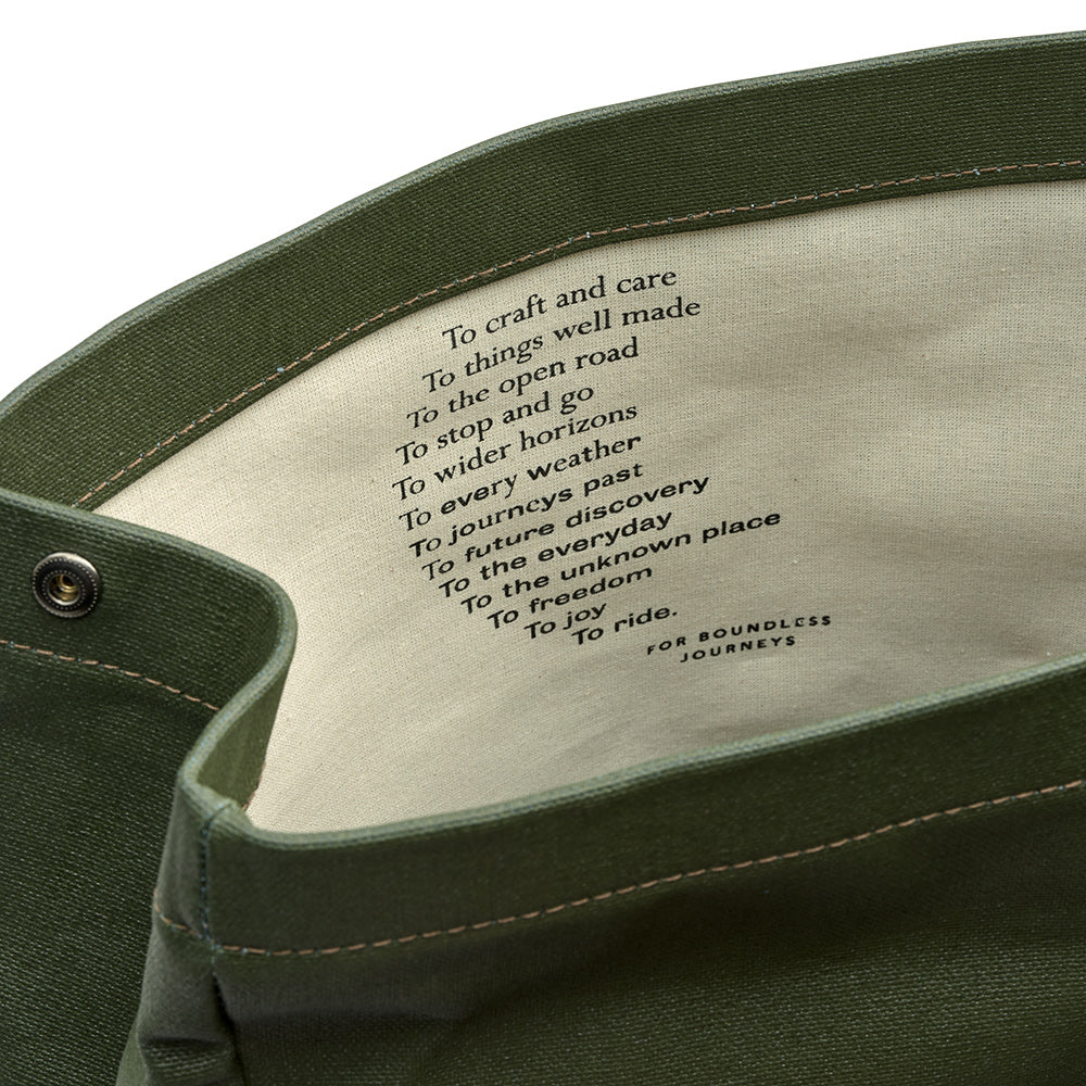 BB04300A07282_PICKWIC007282_Brooks-England_8_pickwick-cotton-canvas-26L-forest-backpacks_detail1.jpg
