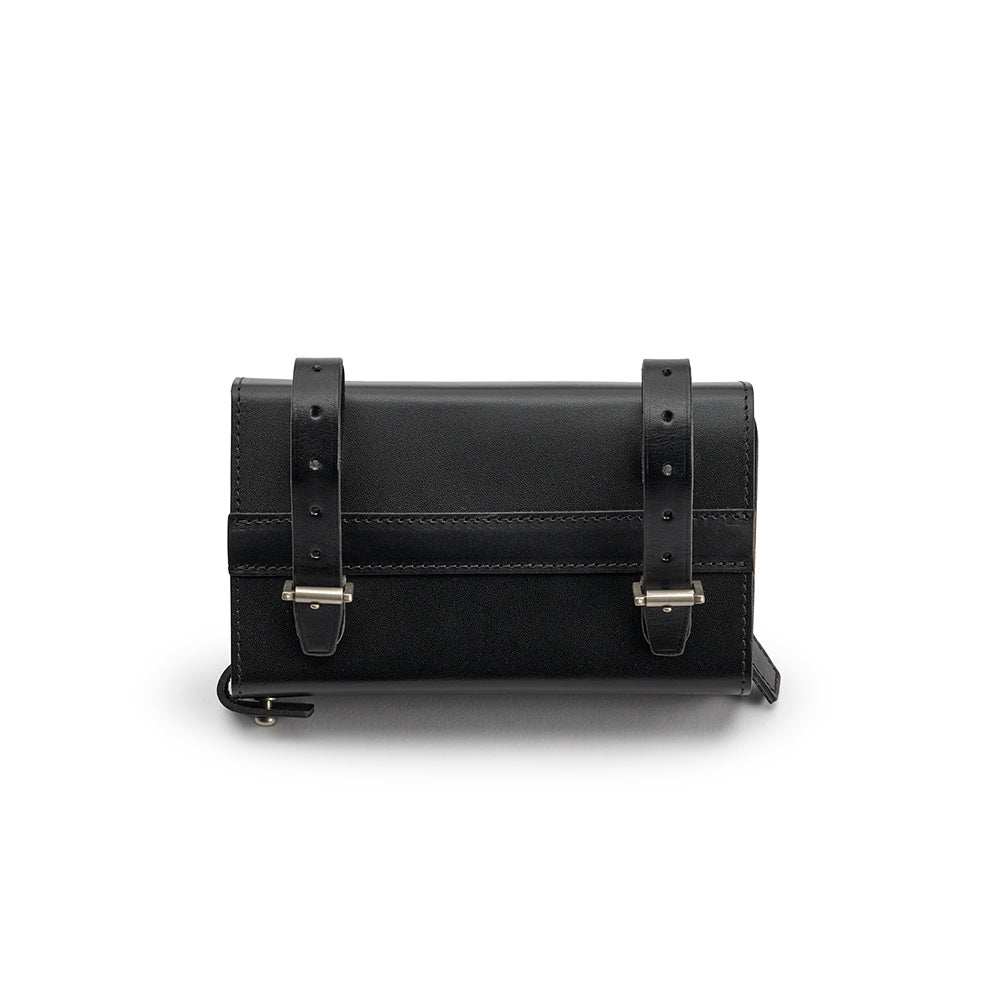 Schwarze D-förmige Satteltasche