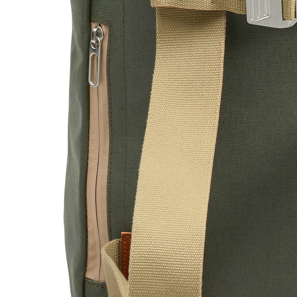 BB04300A07232_PICKWIC007232_Brooks-England_7_pickwick-cotton-canvas-26L-sage-green-backpacks_detail4.jpg