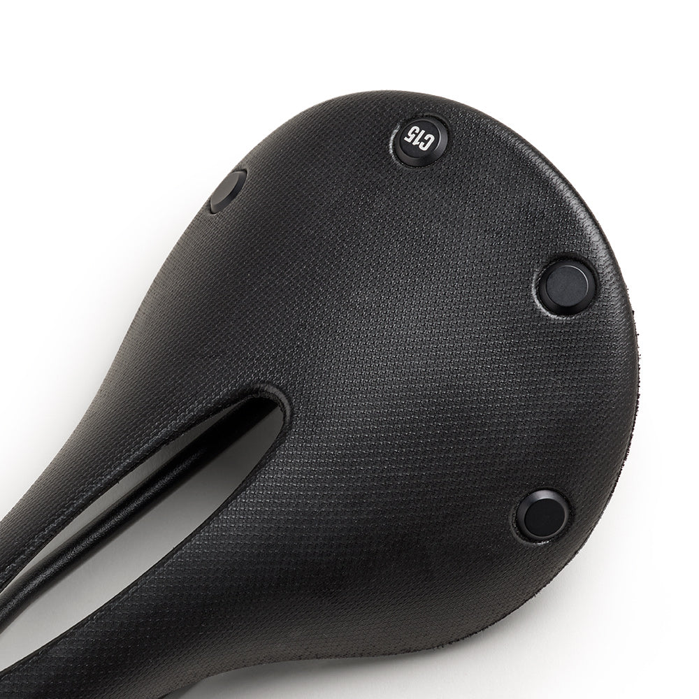 C205C00A06300_C15C000016300_Brooks-England_6_c15-carved-black-cambium-saddle_detail1.jpg