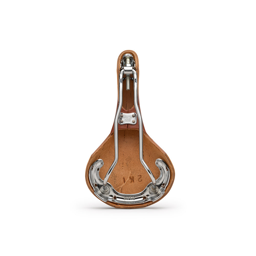 B354000A17203_B354000A17203_Brooks-England_3_swallow-honey-leather-saddle_bottom.jpg