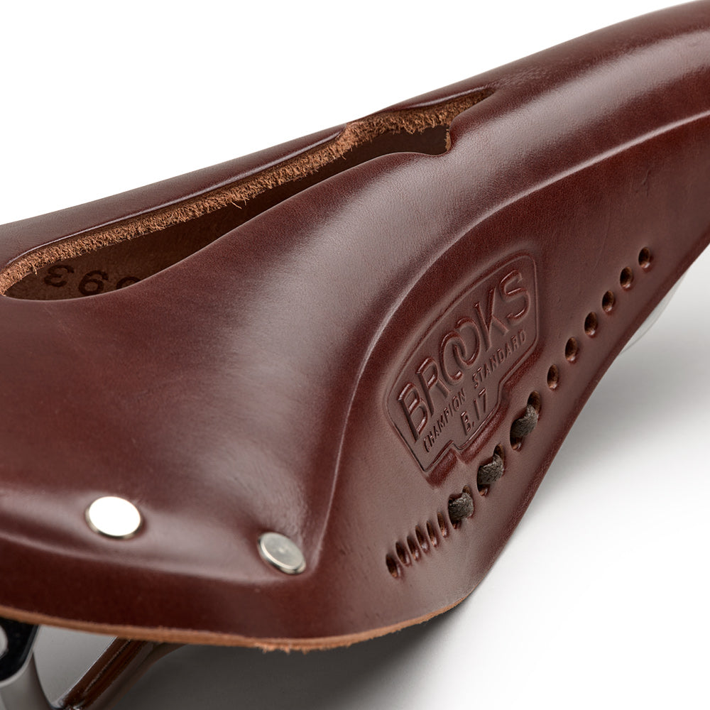 B211IL0A17205_B211IL0A17205_Brooks-England_6_B17-carved-a-brown-leather-saddle_detail1.jpg