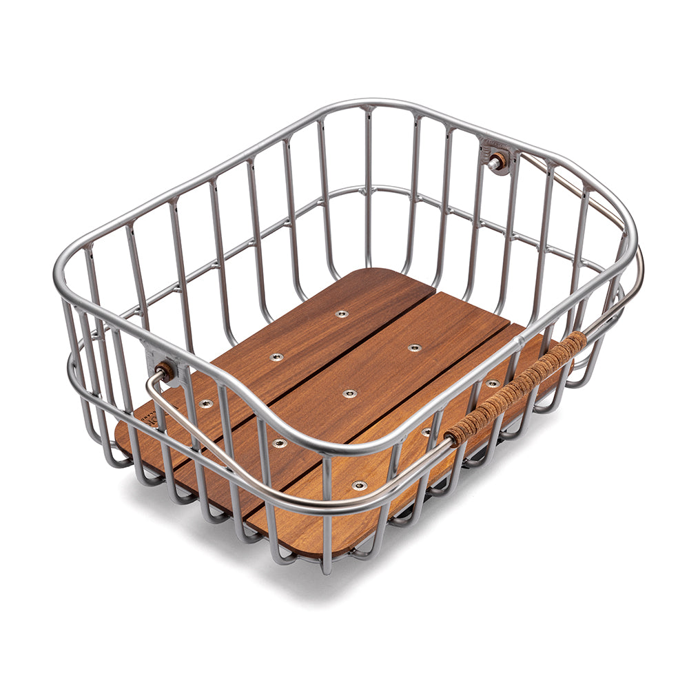 BB05600A00003_BB05600A00003_Brooks-England_3_peckham-low-basket-silver-accessories_3-4.jpg