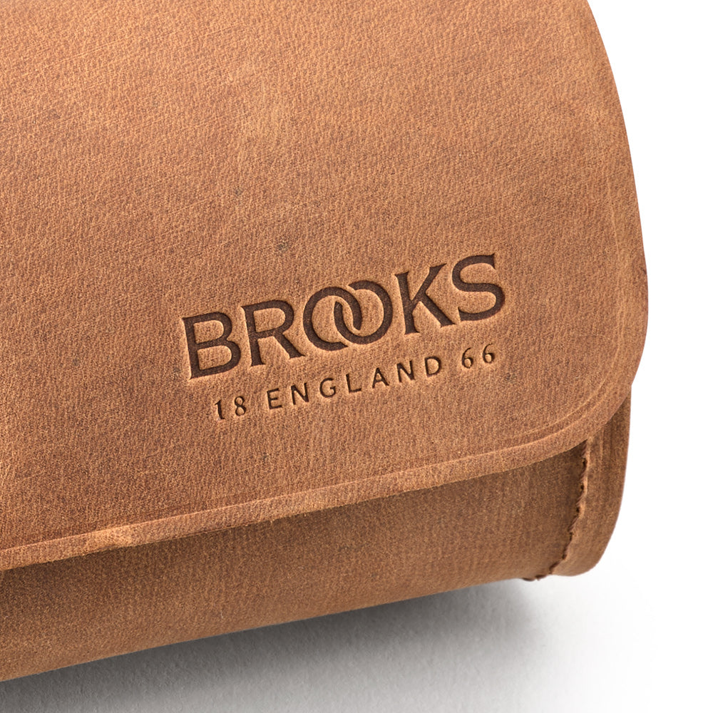 B743600A27210_CHALLE0017210_Brooks-England_6_challenge-0,5L-dark-tan-bike-bags_detail2.jpg
