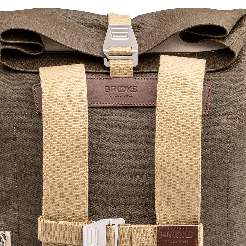 BB04300A07213_PICKWIC007213_Brooks-England_10_pickwick-cotton-canvas-26L-moss-backpacks_detail5.jpg
