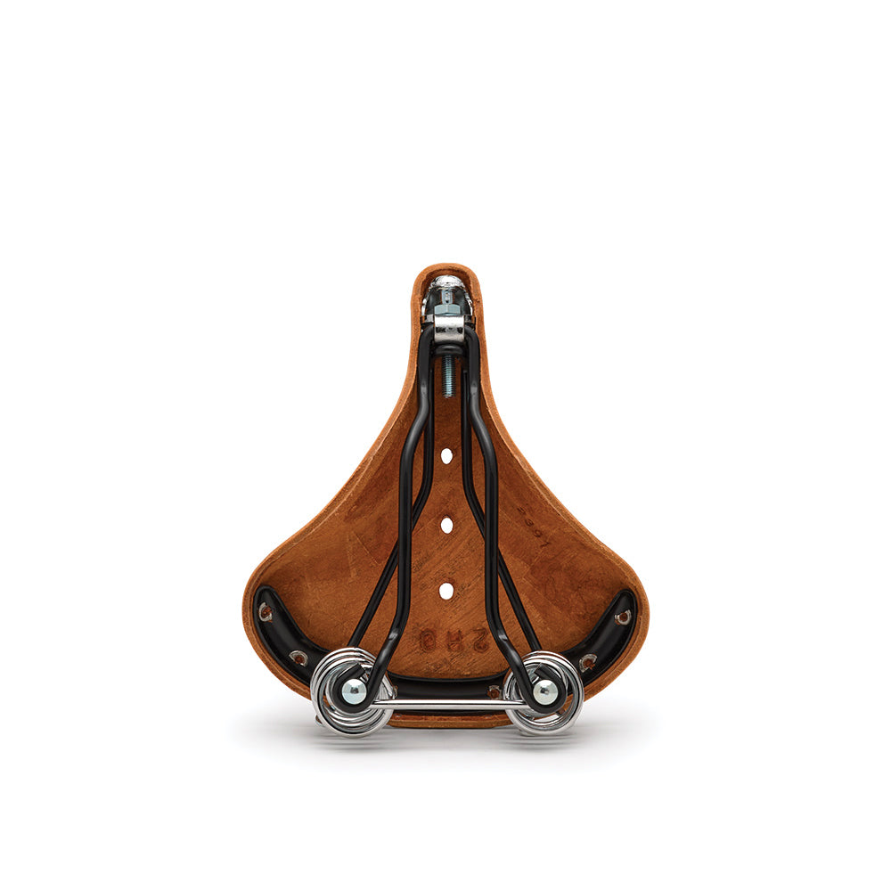 B427DS0A07203_B427DS0A07203_Brooks-England_3_b67-short-honey-leather-saddle_bottom.jpg