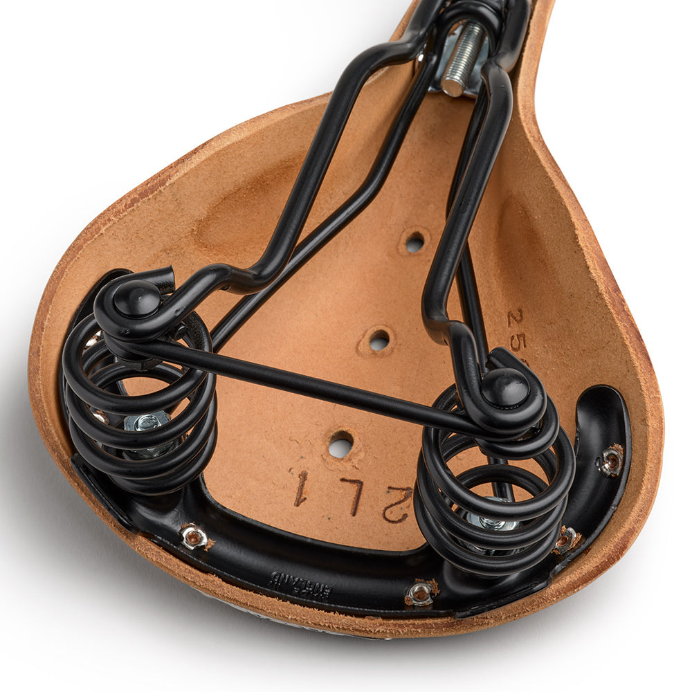 B396D00A07203_B396D00A07203_Brooks-England_7_flyer-short-honey-leather-saddle_detail2.jpg