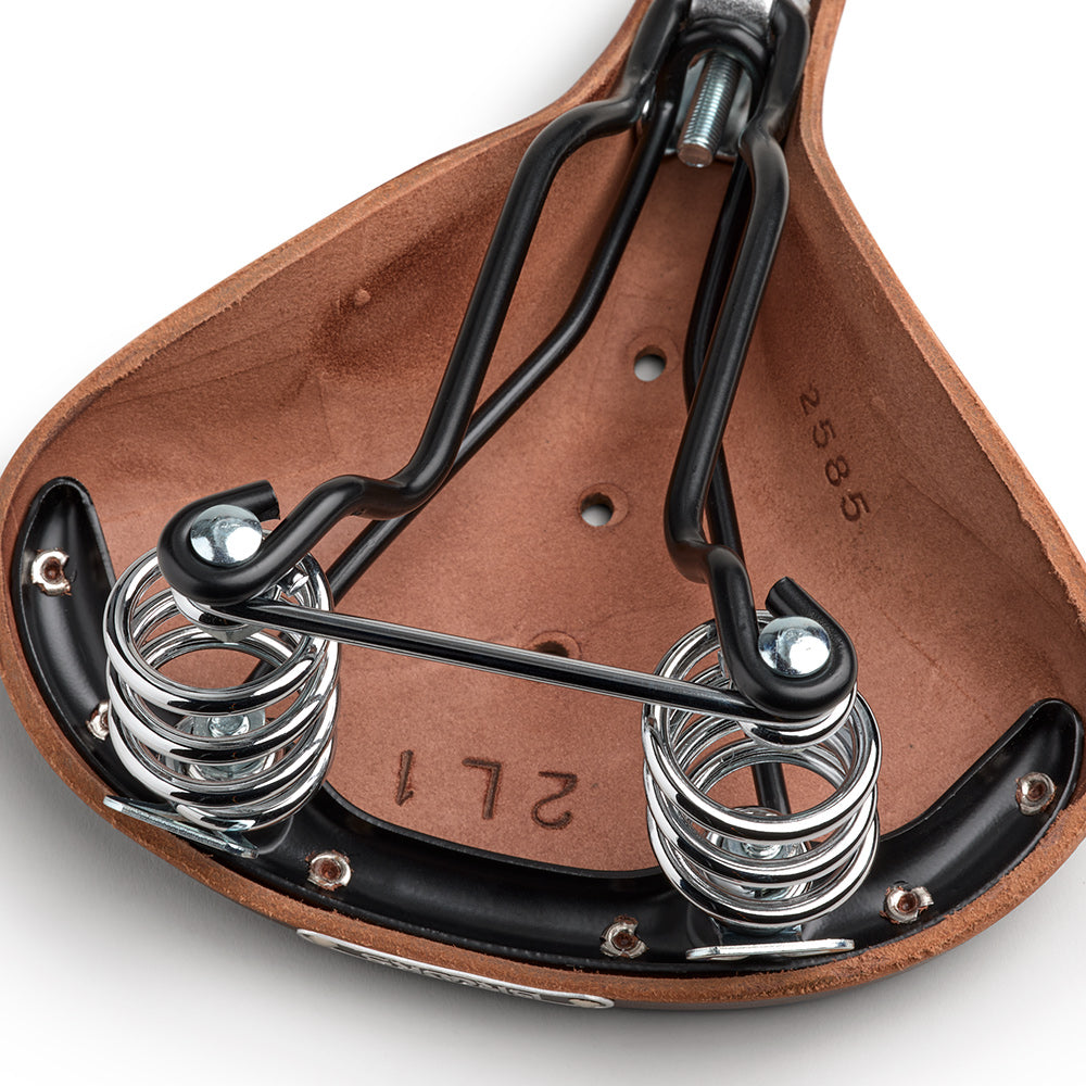 B427DS0A07205_B427DS0A07205_Brooks-England_7_b67-short-a-brown-leather-saddle_detail2.jpg