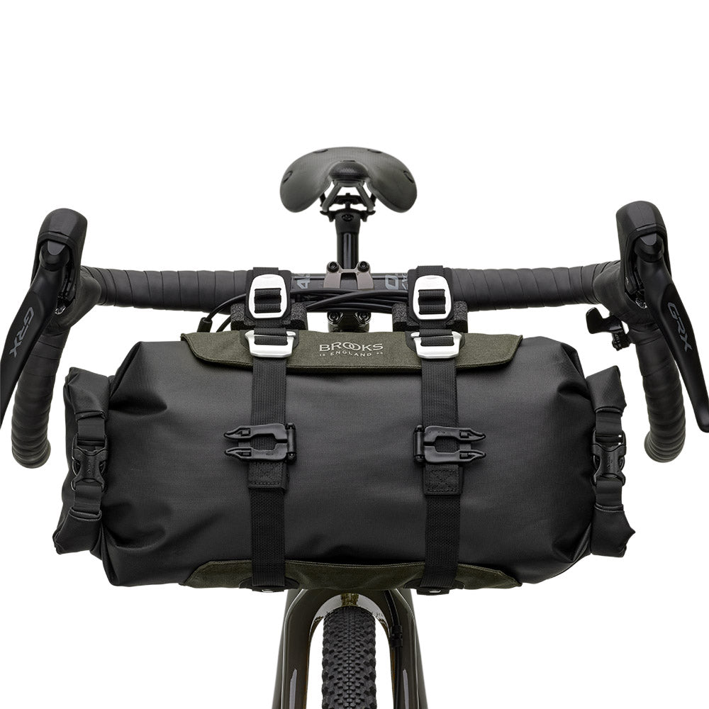 BHB03PLA00401_BHB03PLA00401_Brooks-England_8_handlebar-roll-mud-green-scape-bike-bags-set-up_front.jpg