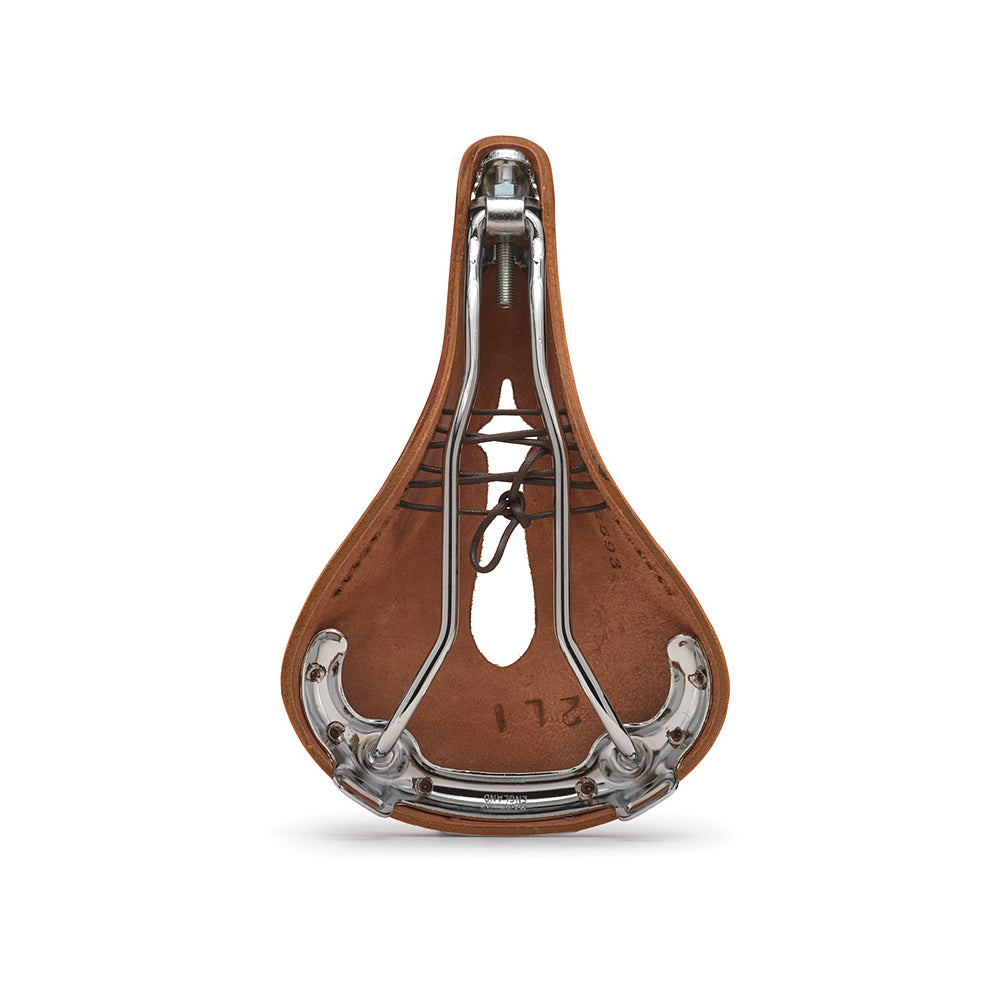 B211IL0A17205_B211IL0A17205_Brooks-England_3_B17-carved-a-brown-leather-saddle_bottom.jpg