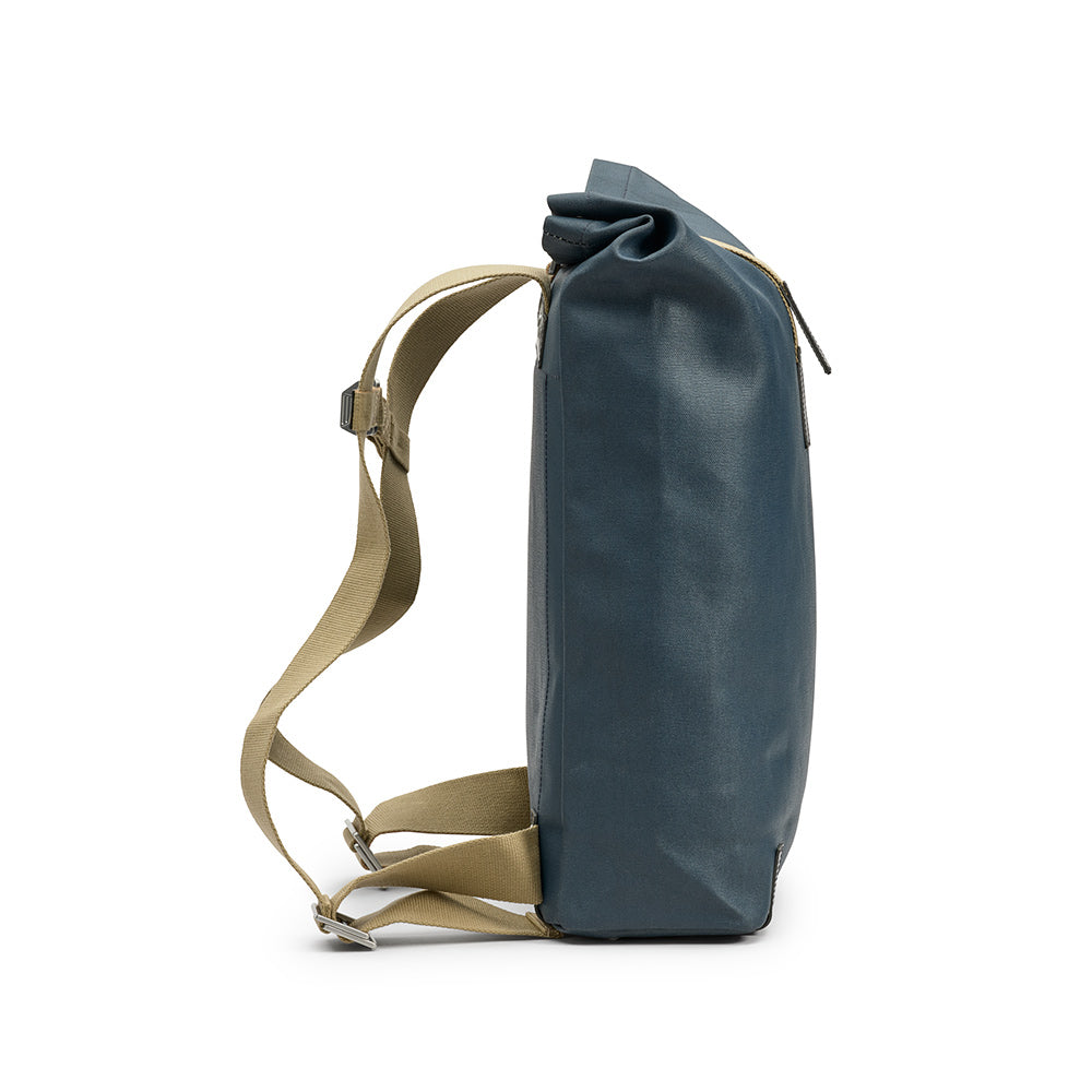 BB04300A07267_PICKWIC007267_Brooks-England_2_pickwick-cotton-canvas-26L-dark-blue-backpacks-right_side.jpg