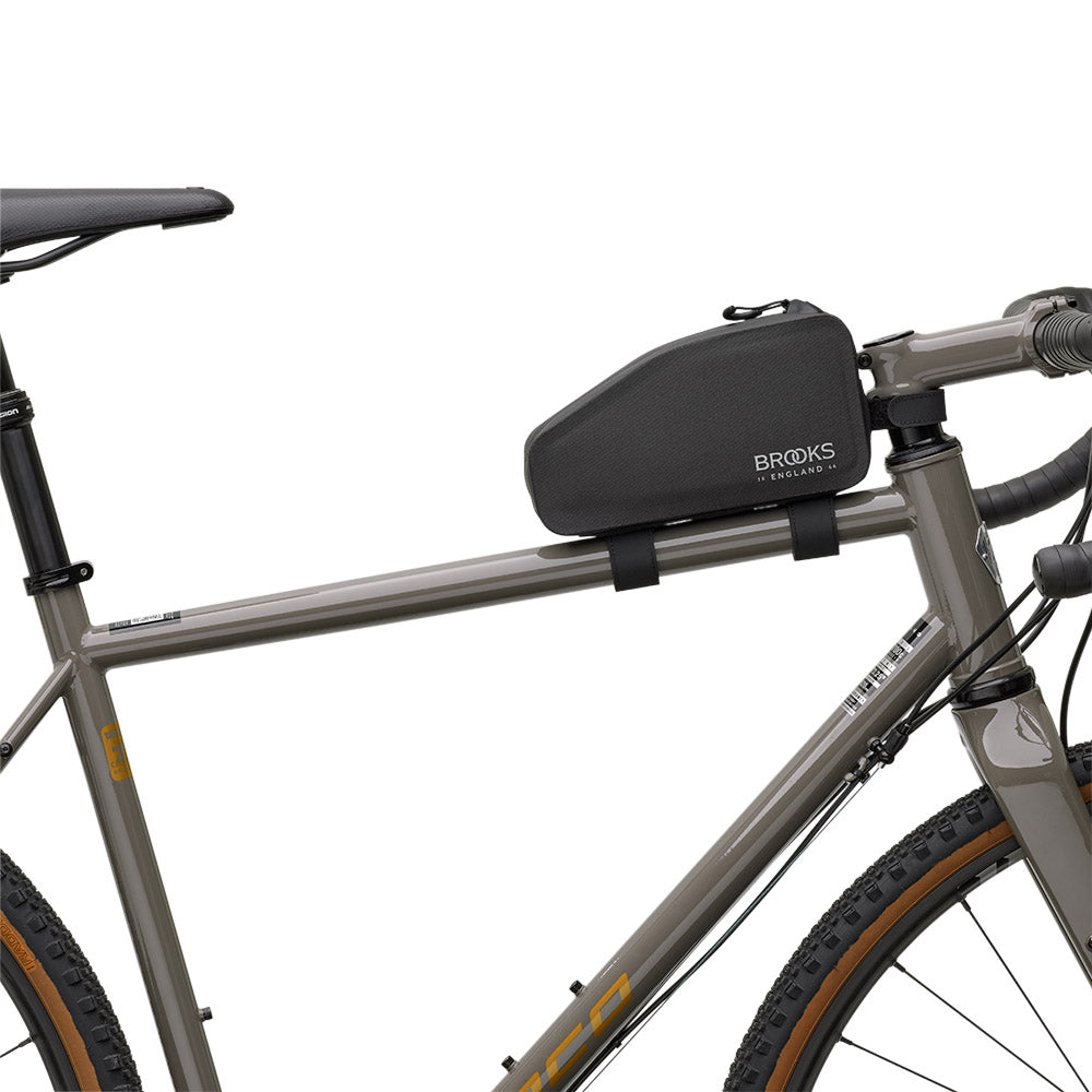 BTT01PLA00000_BTT01PLA00000_Brooks-England_3_top-tube-bag-black-scape-bike-bags-set-up-right_side.jpg