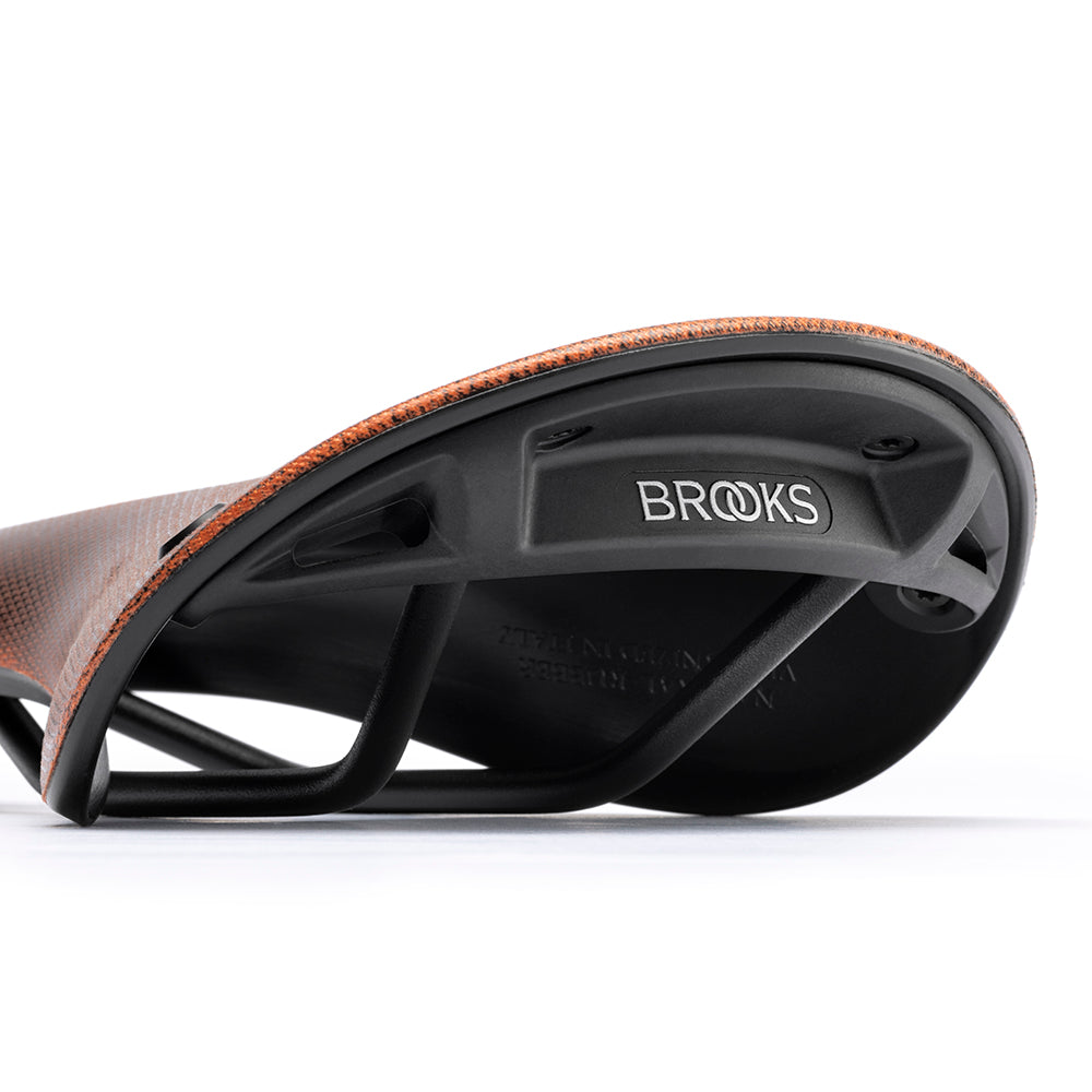 C201C00A06317_C17C000036317_Brooks-England_7_c17-carved-orange-cambium-saddle_detail2.jpg