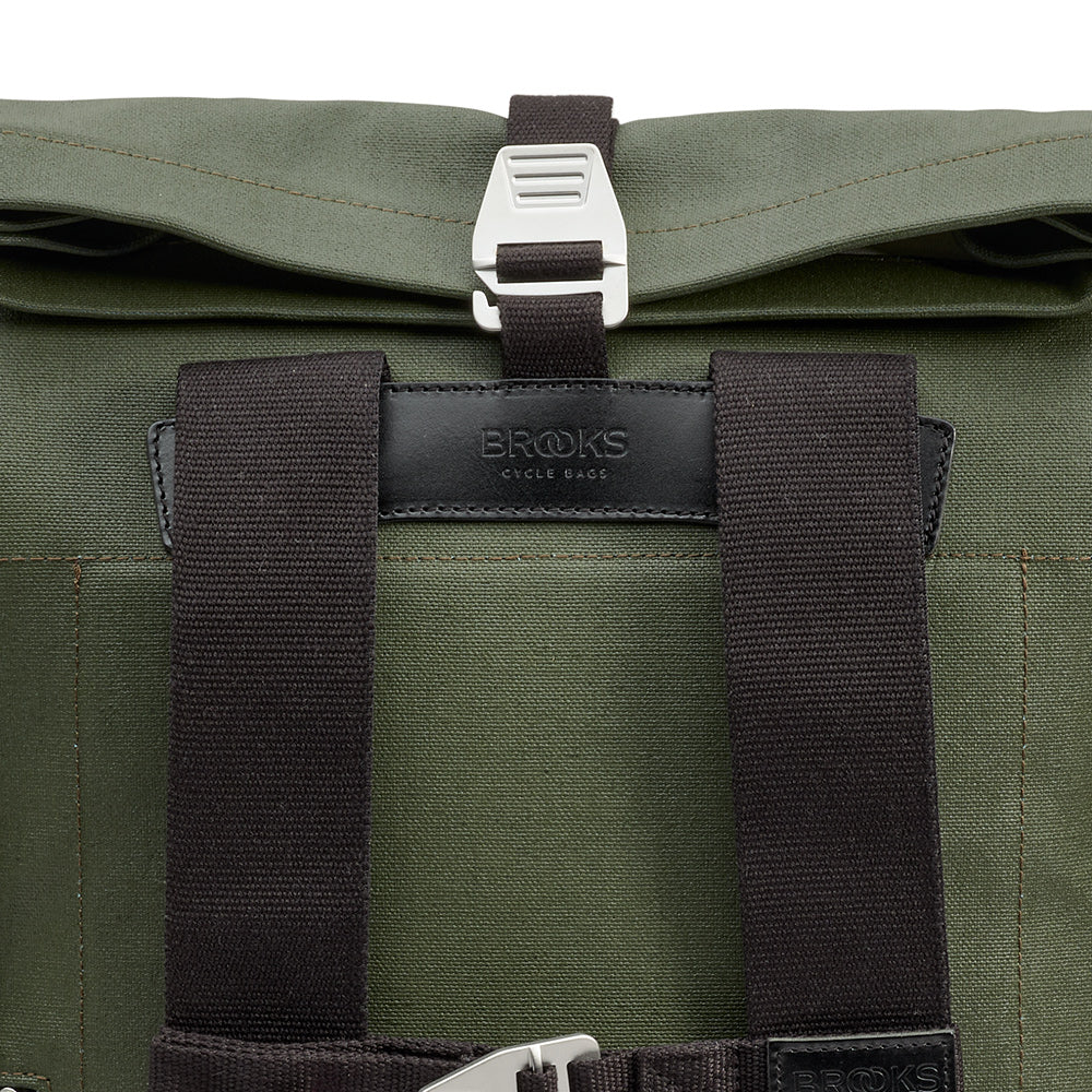 BB04300A07282_PICKWIC007282_Brooks-England_10_pickwick-cotton-canvas-26L-forest-backpacks_detail5.jpg