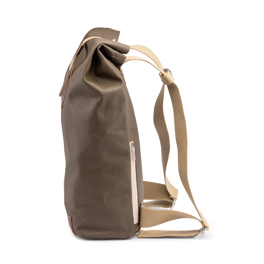 BB04300A07213_PICKWIC007213_Brooks-England_4_pickwick-cotton-canvas-26L-moss-backpacks-left_side.jpg