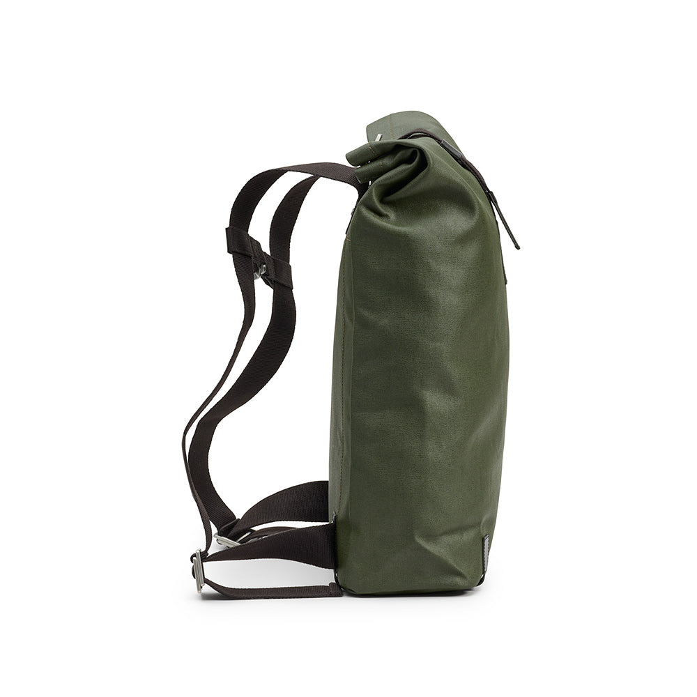 BB04300A07282_PICKWIC007282_Brooks-England_2_pickwick-cotton-canvas-26L-forest-backpacks-right_side.jpg