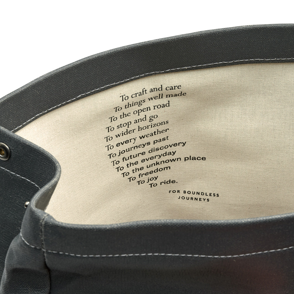 BB04300A07266_PICKWIC007266_Brooks-England_8_pickwick-cotton-canvas-26L-grey-backpacks_detail1.jpg