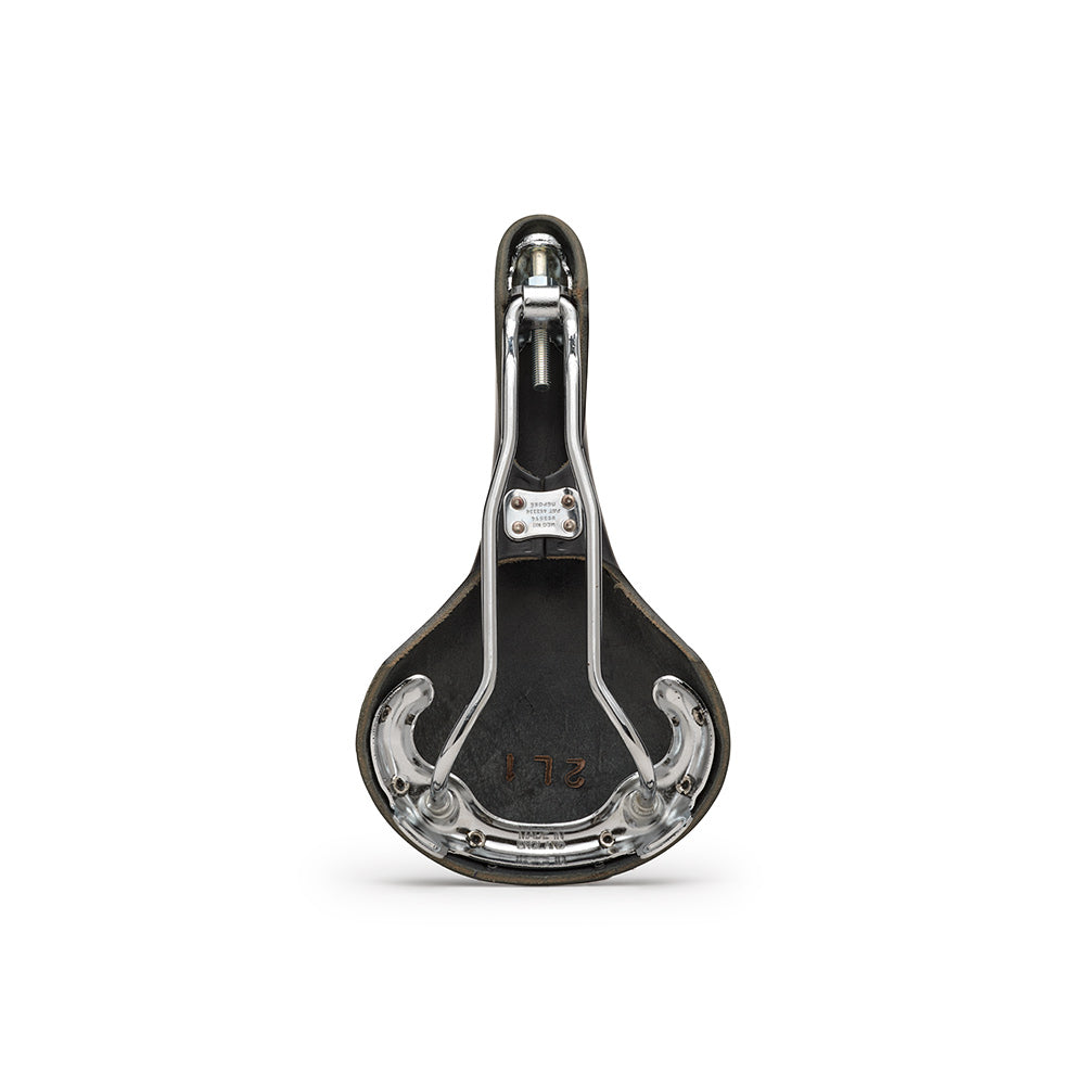 B354000A17202_B354000A17202_Brooks-England_3_swallow-black-leather-saddle_bottom.jpg