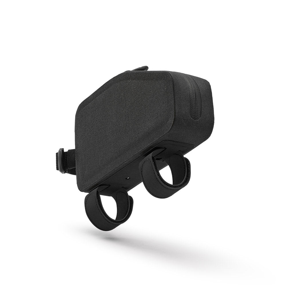 BTT03PLA00000_BTT03PLA00000_Brooks-England_3_top-tube-bag-with-bolts-black-scape-bike-bags_detail2.jpg