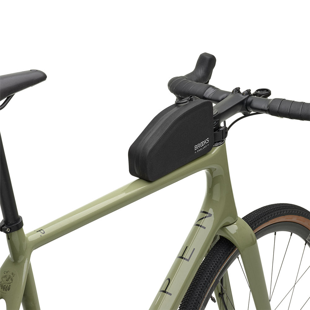 BTT03PLA00000_BTT03PLA00000_Brooks-England_5_top-tube-bag-with-bolts-black-scape-bike-bags-set-up_3-4.jpg