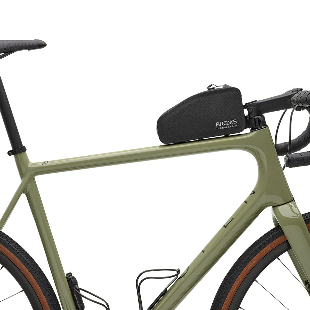 BTT03PLA00000_BTT03PLA00000_Brooks-England_6_top-tube-bag-with-bolts-black-scape-bike-bags-set-up-right_side.jpg