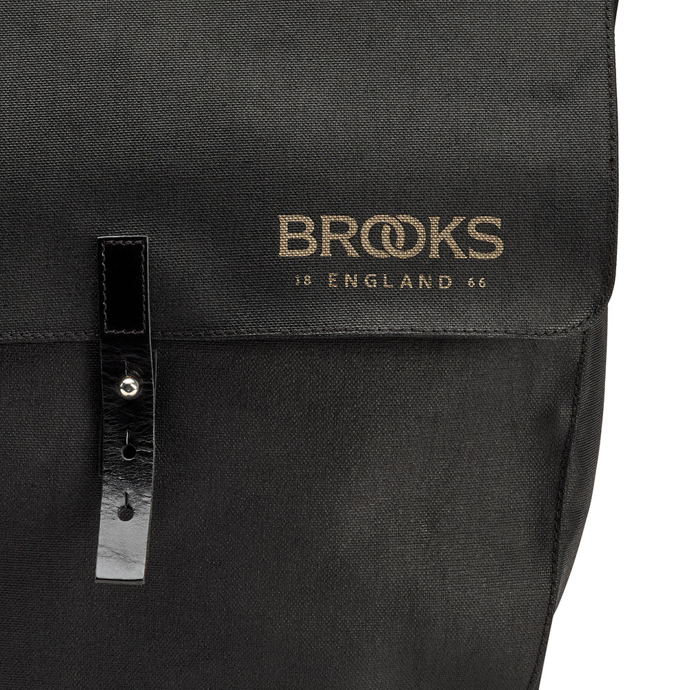 BB00100A07200_BRICKLA007200_Brooks-England_6_bricklane-panniers-black-bike-bags_detail2.jpg