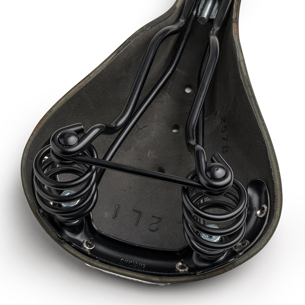 B396H00A07202_B396H00A07202_Brooks-England_7_flyer-black-leather-saddle_detail2.jpg