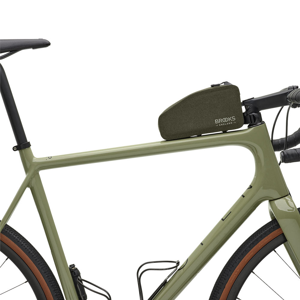 BTT03PLA00401_BTT03PLA00401_Brooks-England_6_top-tube-bag-with-bolts-mud-green-scape-bike-bags-set-up-right_side.jpg