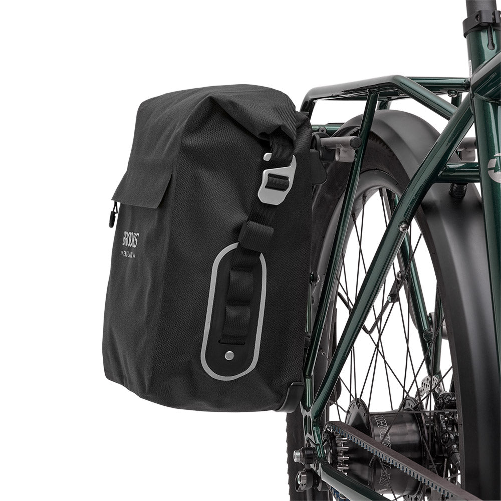 BPA01PLA0S000_SCAPE0000L000_Brooks-England_8_pannier-small-black-scape-bike-bags-set-up_3-4.jpg